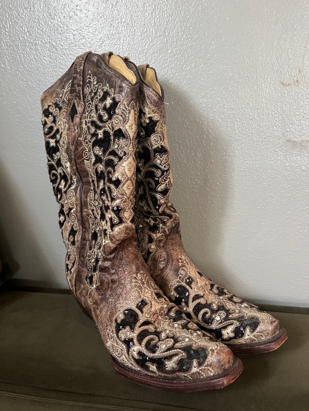 Corral Brown Distressed Embroidered Western Boots with Black Appliqué - Picture 4 of 10
